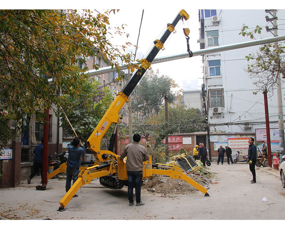 科步“蜘蛛吊車(chē)”助力鄭州市老舊小區(qū)熱力管道鋪設(shè)