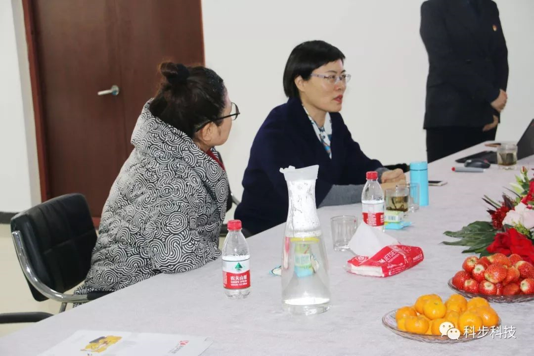 我公司邀請(qǐng)河南省資產(chǎn)管理投資公司董事長(zhǎng)兼總裁成冬梅女士分享其參加世界女